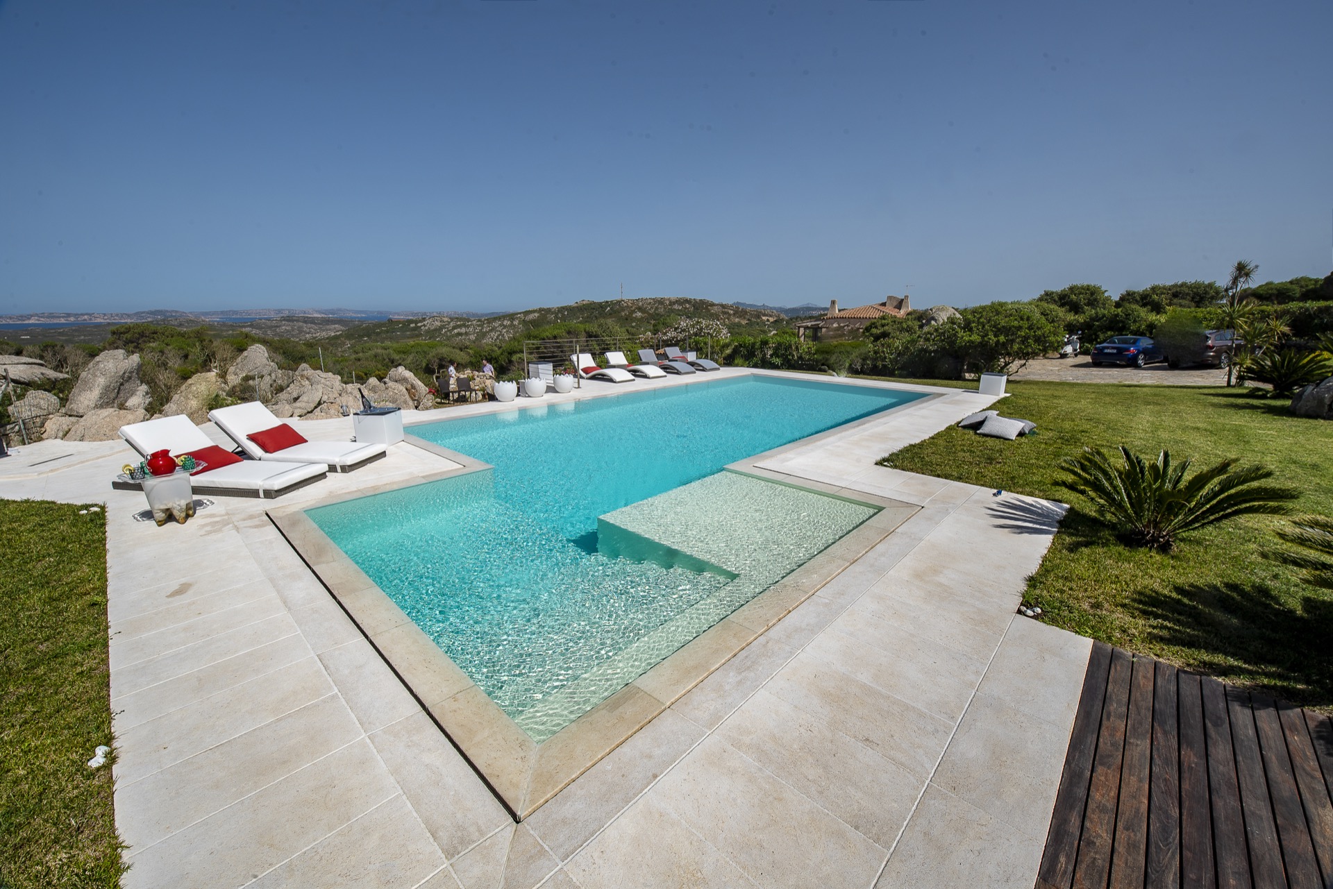 Piscina Bordo a Sfioro ECO - Eleganza, qualità e convenienza